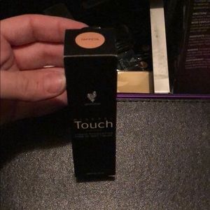 Younique Touch Mineral Fountain in Taffeta